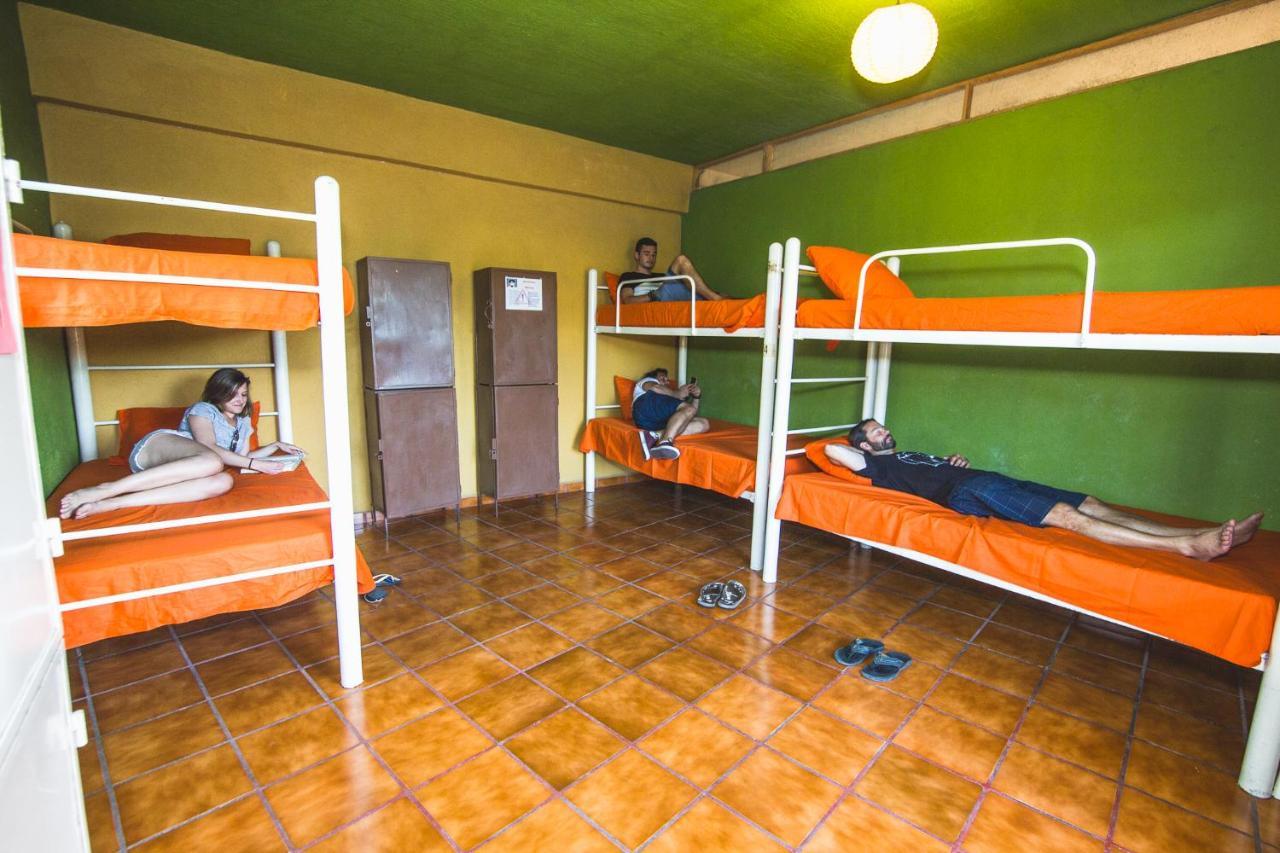 Oasis Hostal *